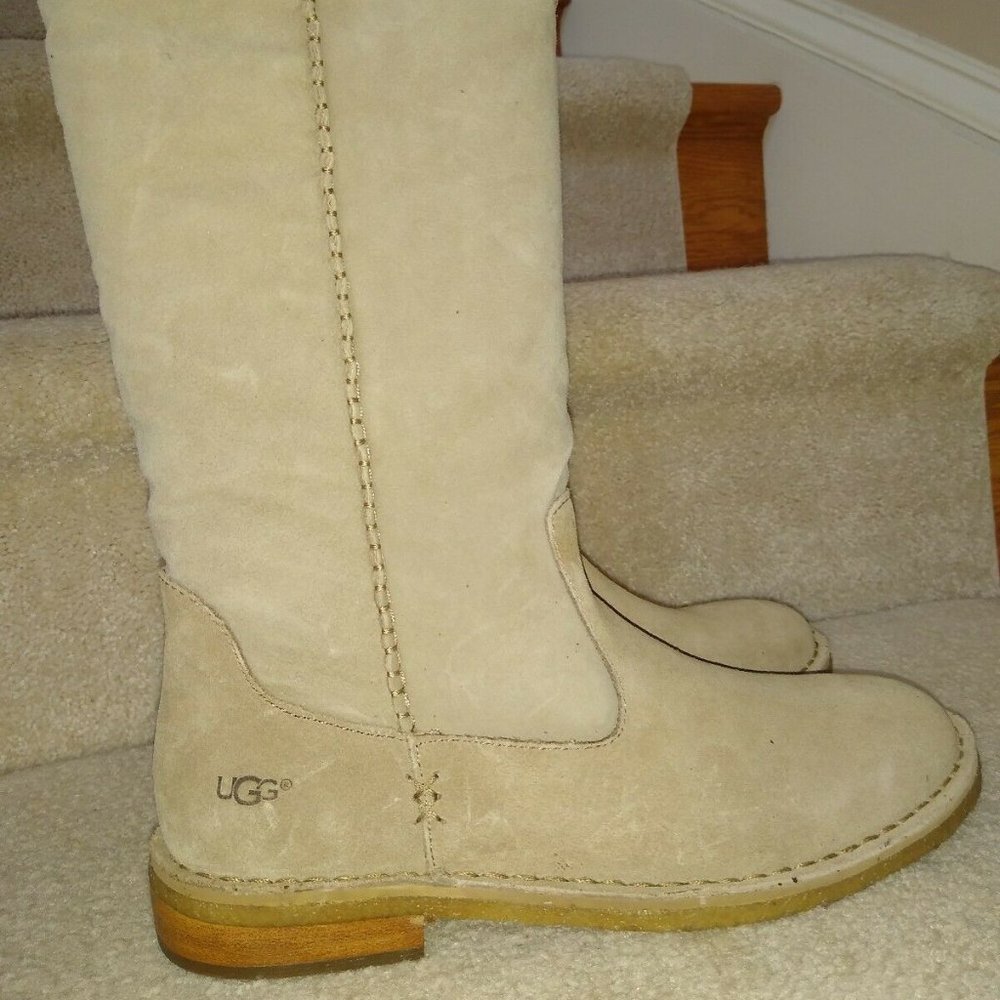 NIB UGGs  SUEDE BOOTS size 8